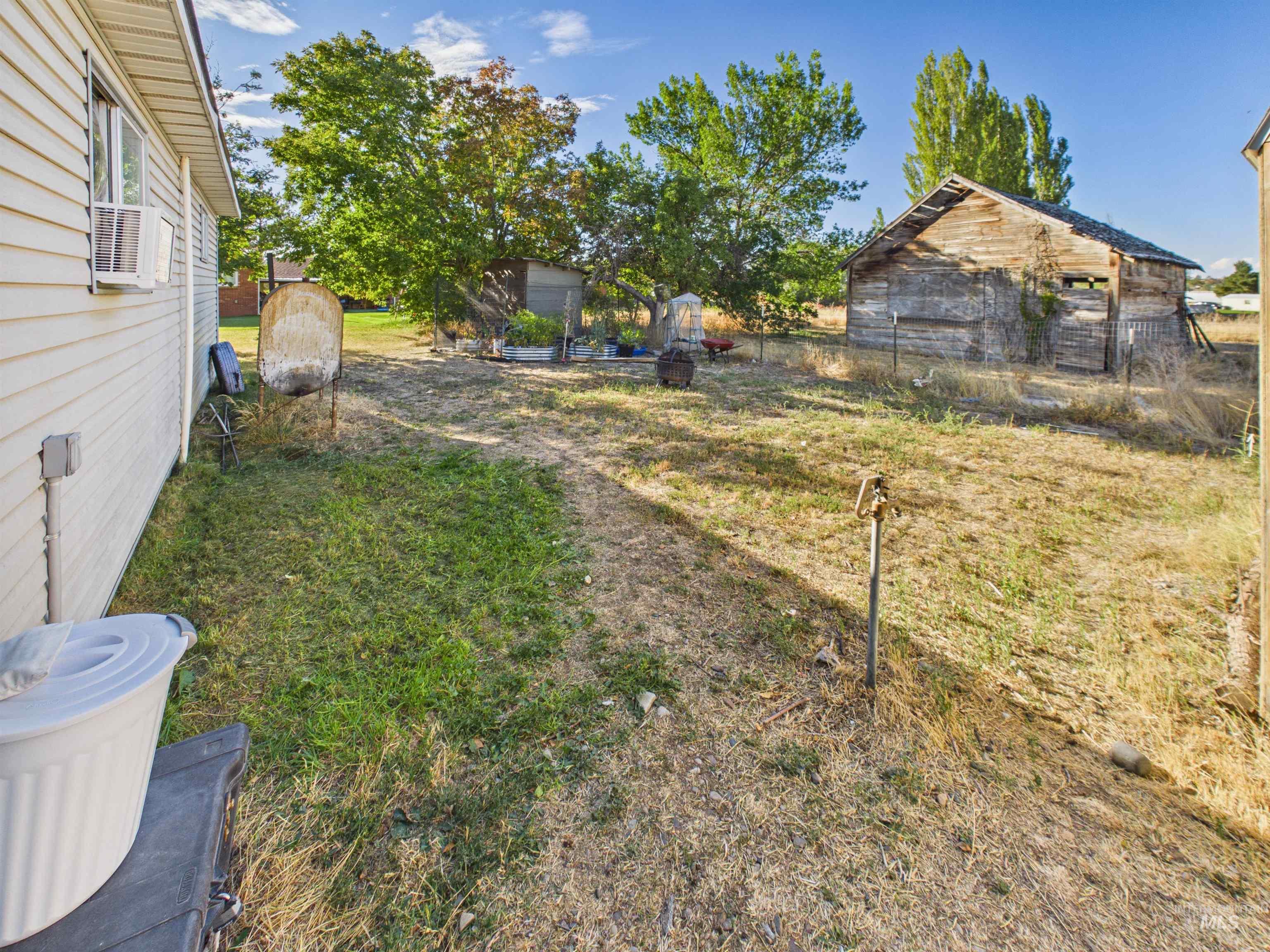 310 E Atherton