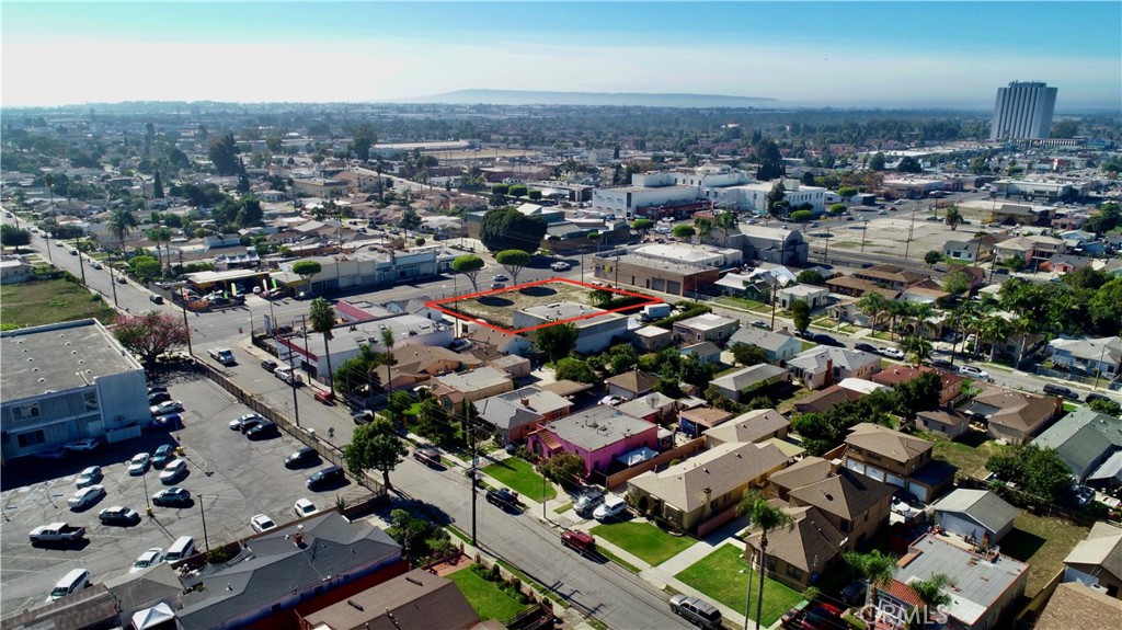 801 E Compton Blvd