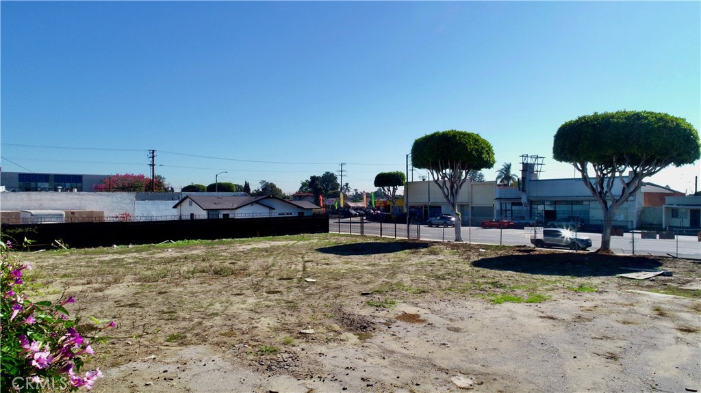 801 E Compton Blvd