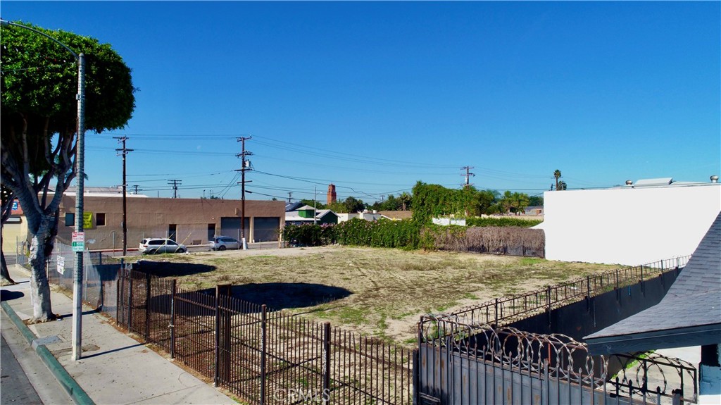 801 E Compton Blvd