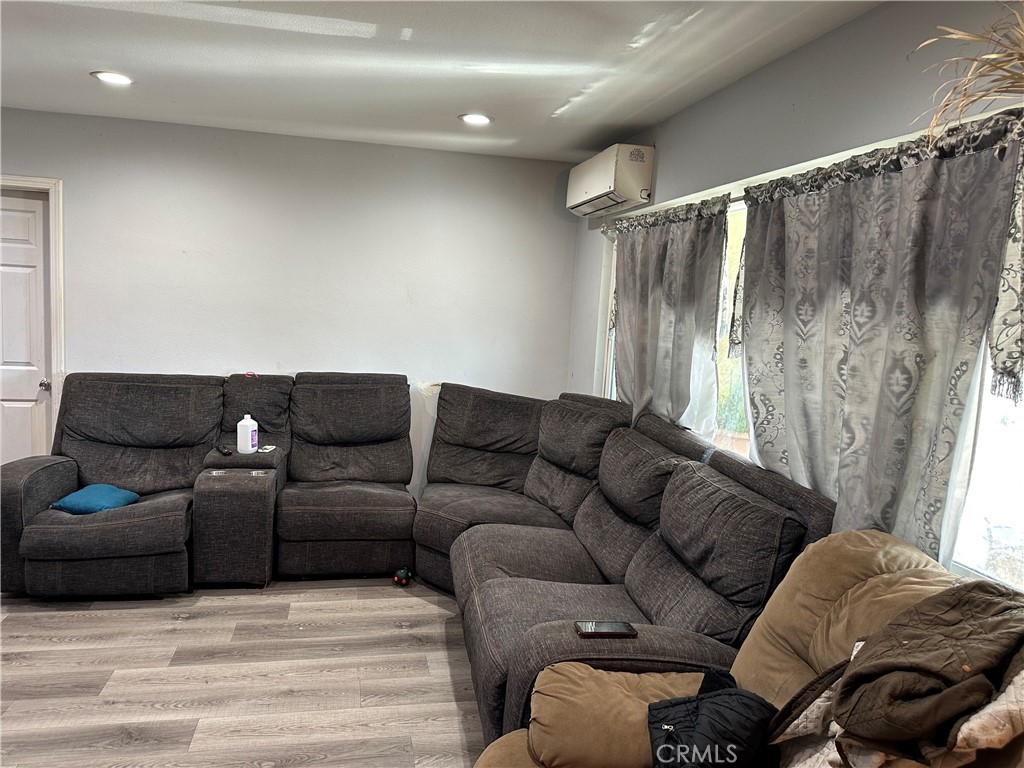 2546 N California Street