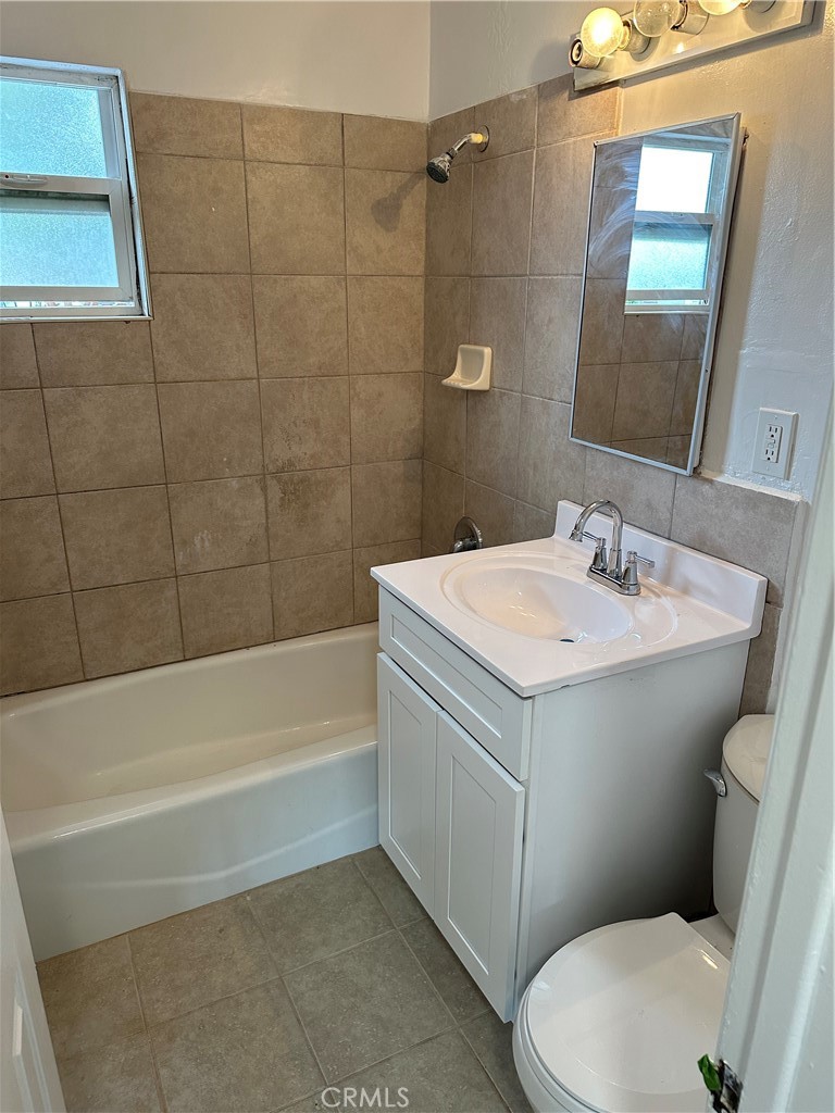 576 W 11st 576, 578, 580