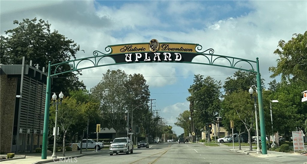 576 W 11st 576, 578, 580