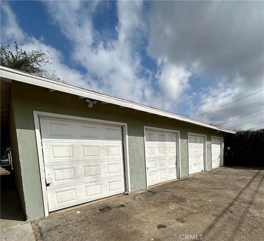 576 W 11st 576, 578, 580