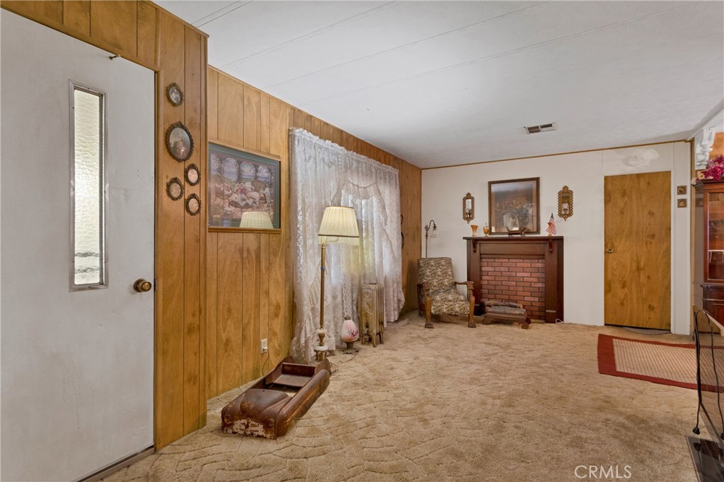 15252 Seneca Road 81