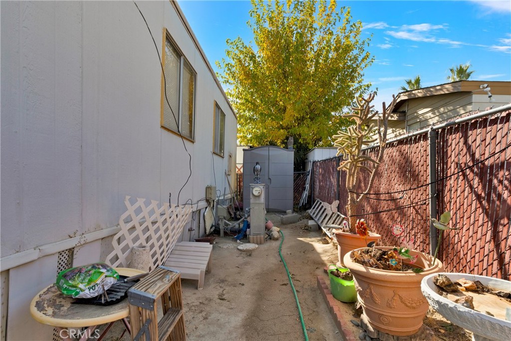 15252 Seneca Road 81