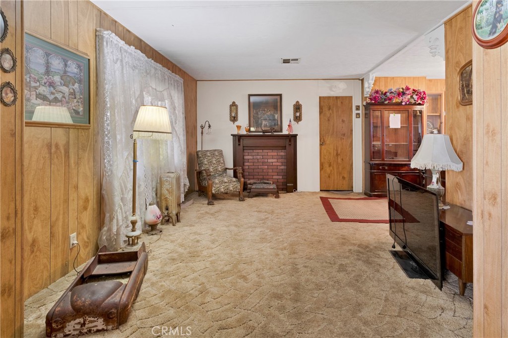 15252 Seneca Road 81