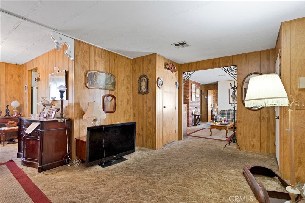 15252 Seneca Road 81