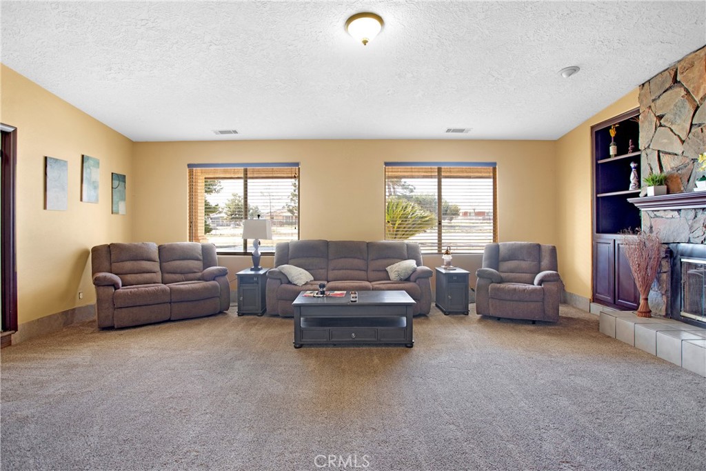 14080 Farmington Street