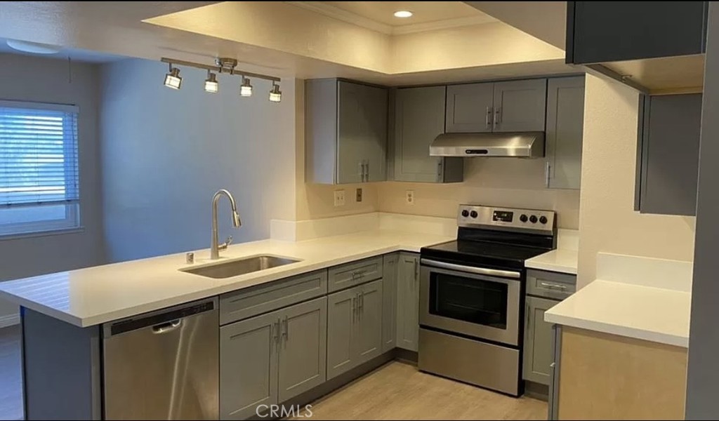 1509 S Raitt Street 75