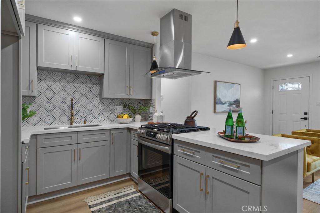 8695 Greenpoint Avenue