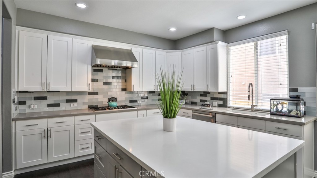 25709 Hawthorne Place