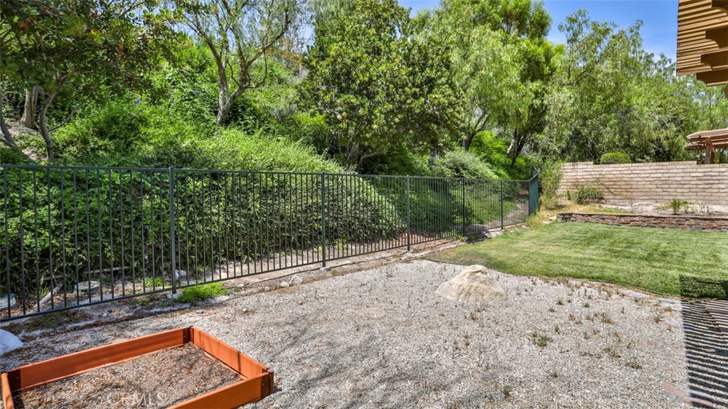 25709 Hawthorne Place