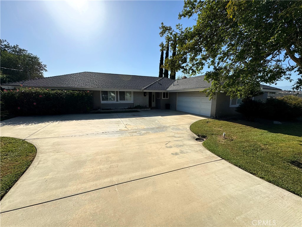 7765 Lakeside Drive