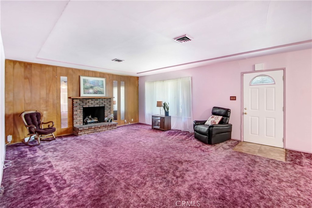 1572 N Mountain View Avenue