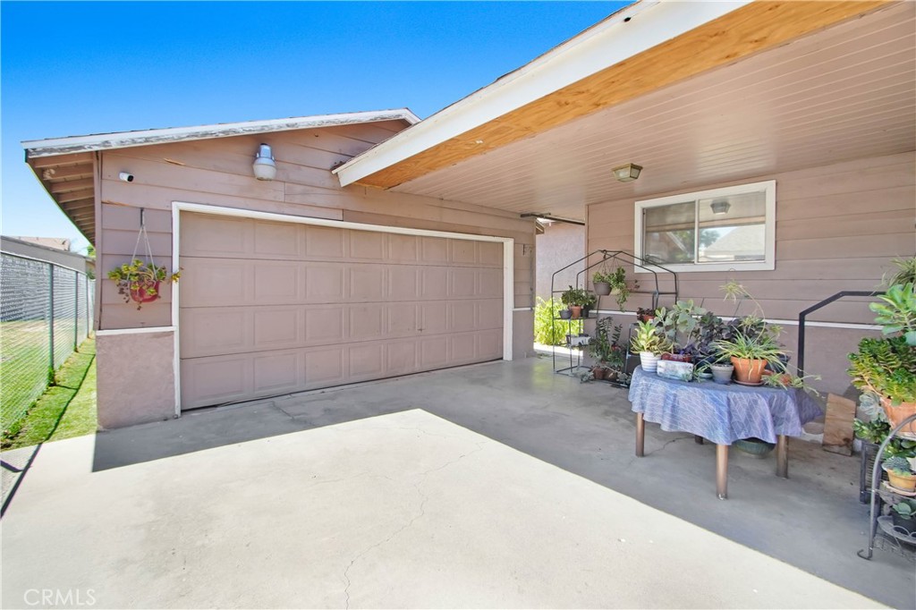 1572 N Mountain View Avenue