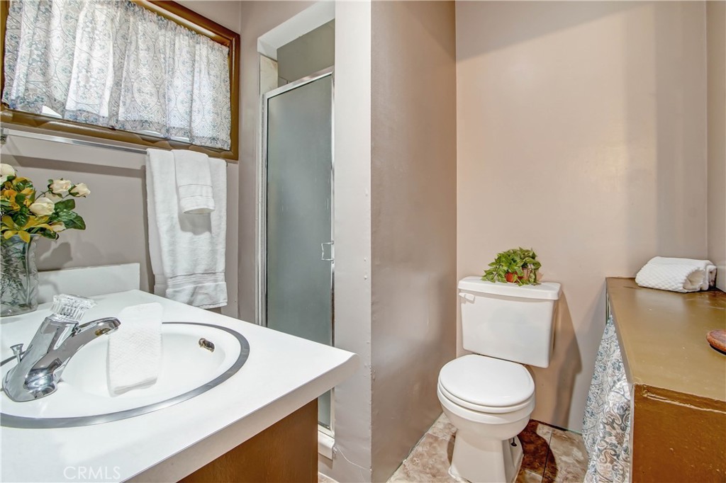 1572 N Mountain View Avenue