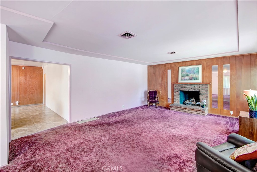 1572 N Mountain View Avenue