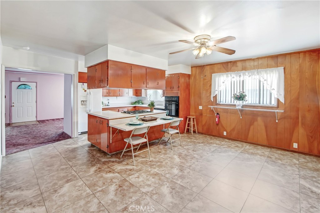 1572 N Mountain View Avenue