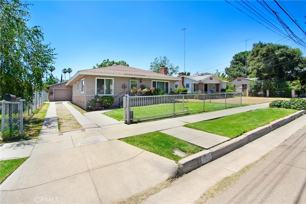 1572 N Mountain View Avenue