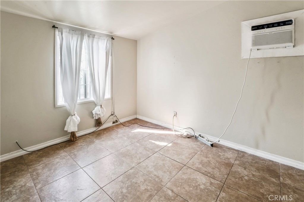 443 N Begonia Avenue