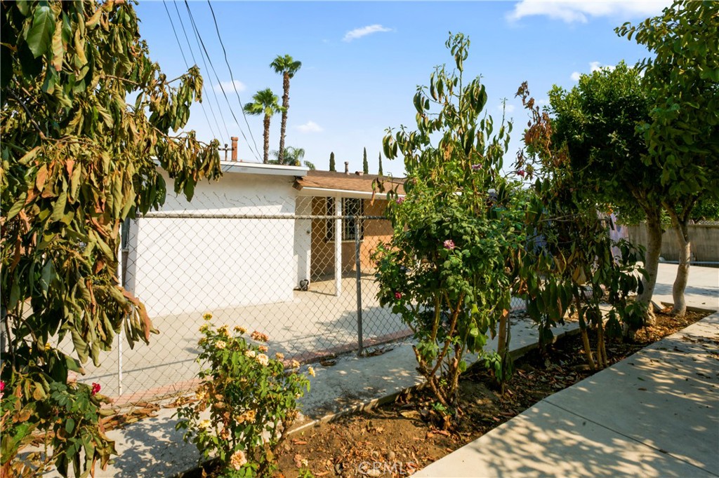 443 N Begonia Avenue