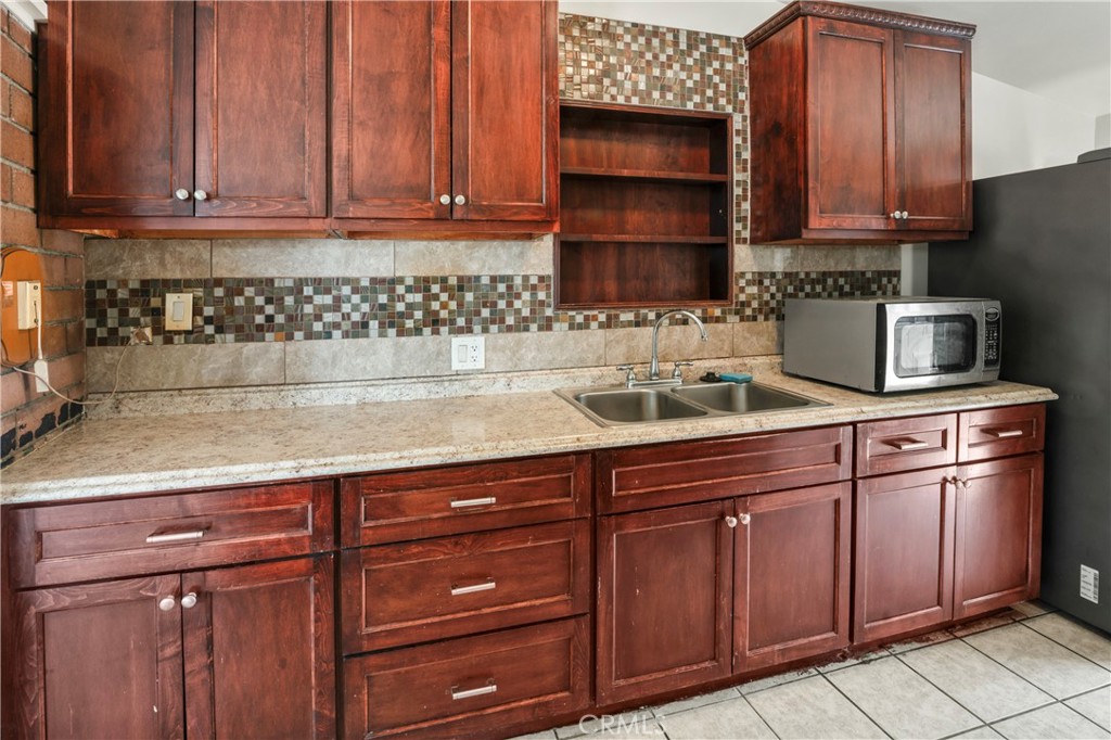 443 N Begonia Avenue