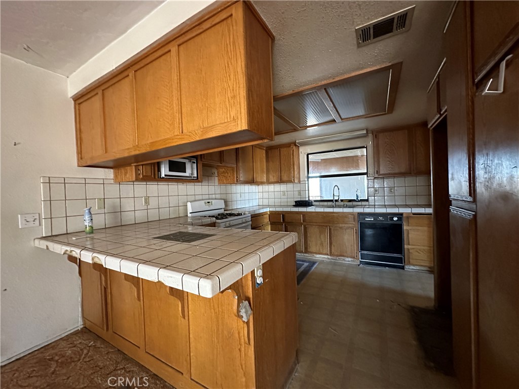 18676 Atlantic Street