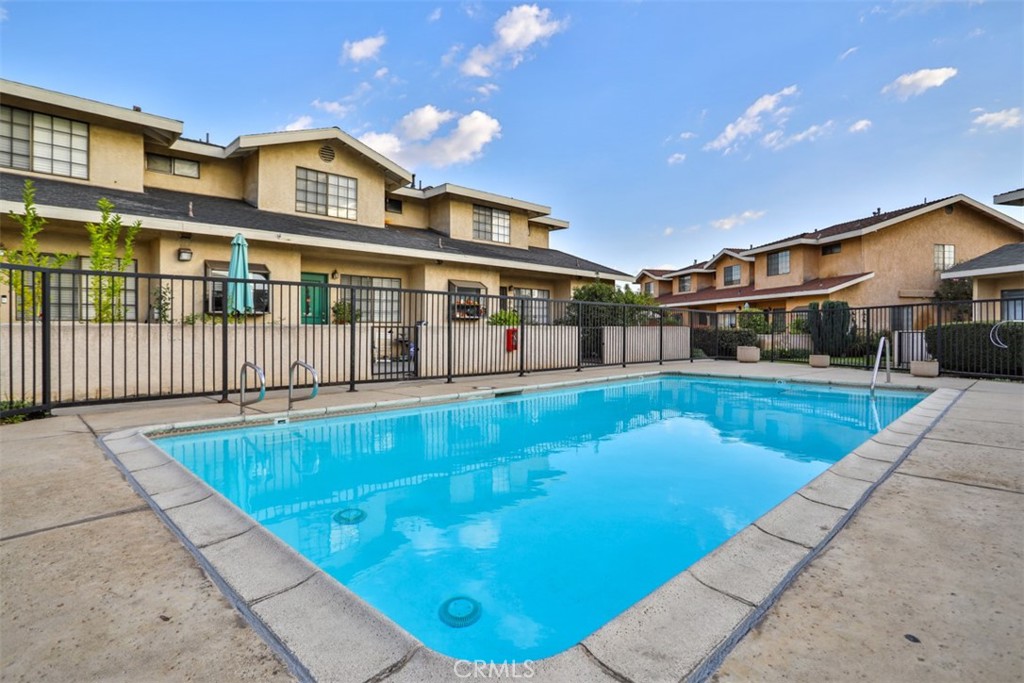 1034 E 6th Street 801