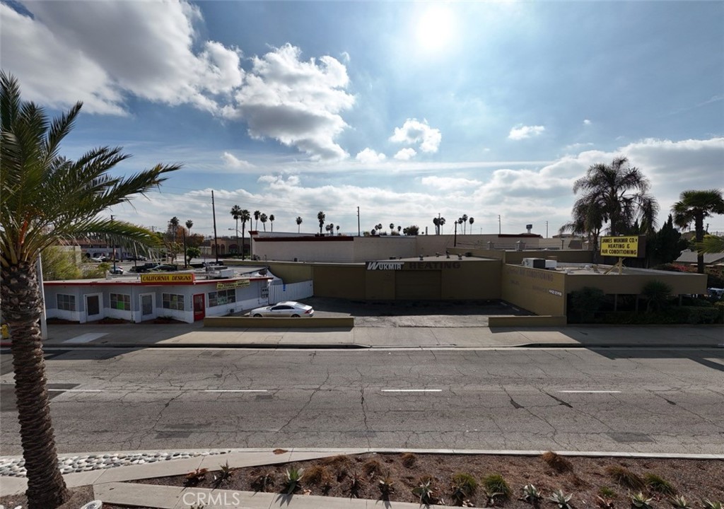 11512 Ramona Boulevard
