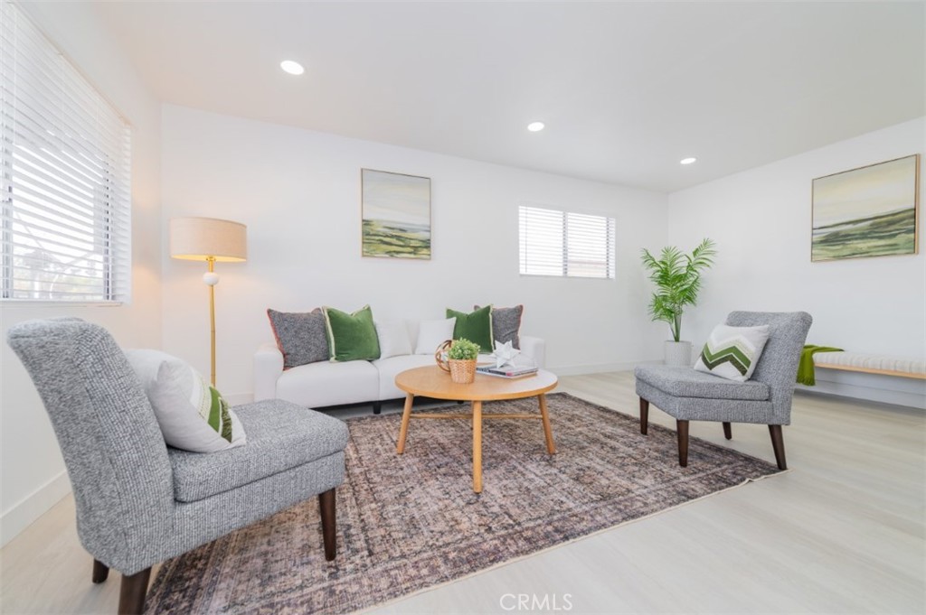 1169 W Calle Del Sol 4