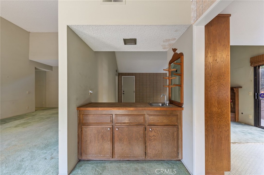 6860 Calmbank Avenue