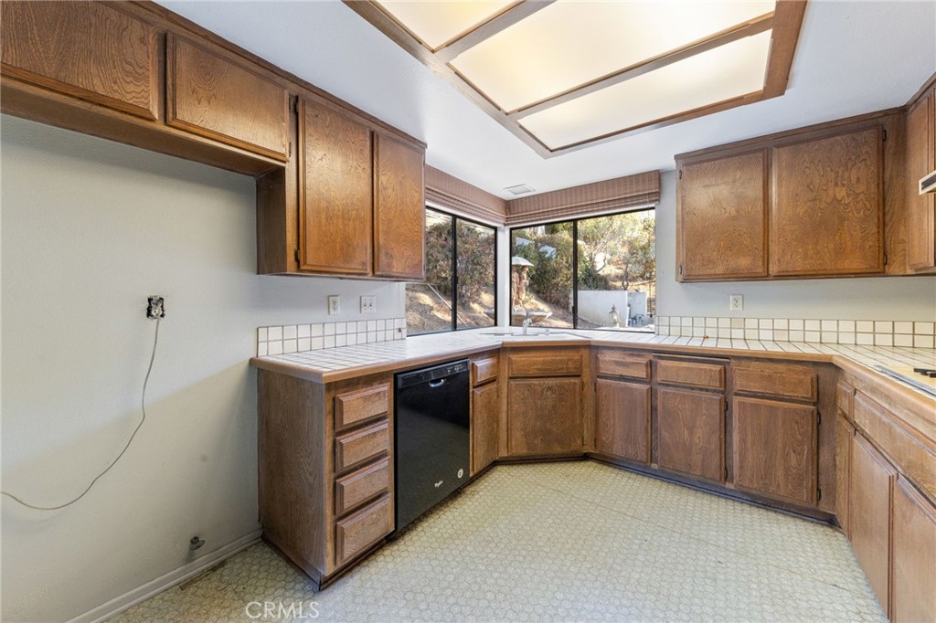 6860 Calmbank Avenue