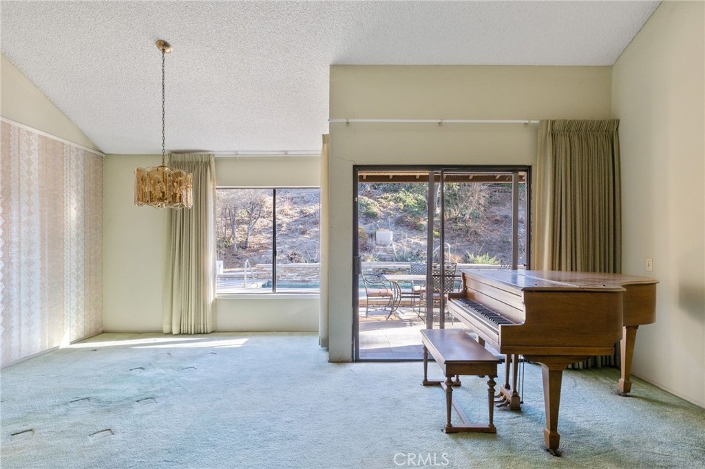 6860 Calmbank Avenue