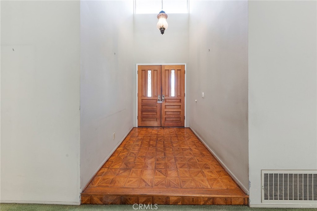 6860 Calmbank Avenue