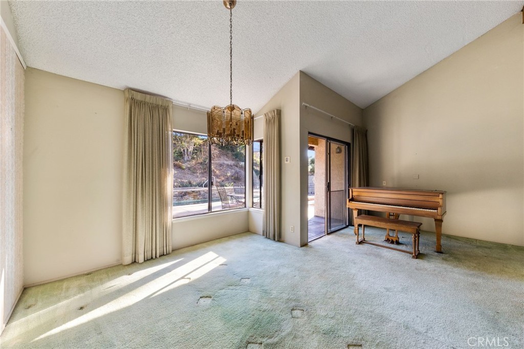 6860 Calmbank Avenue