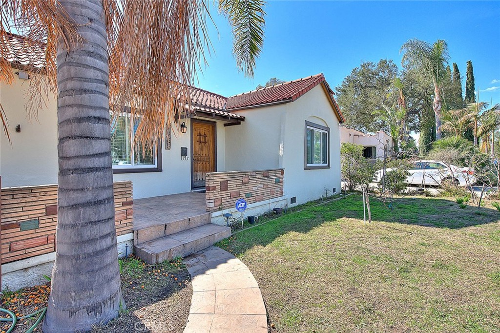 1888 E Villa Street