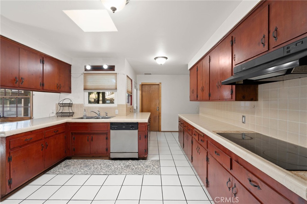 332 E Alvarado Street