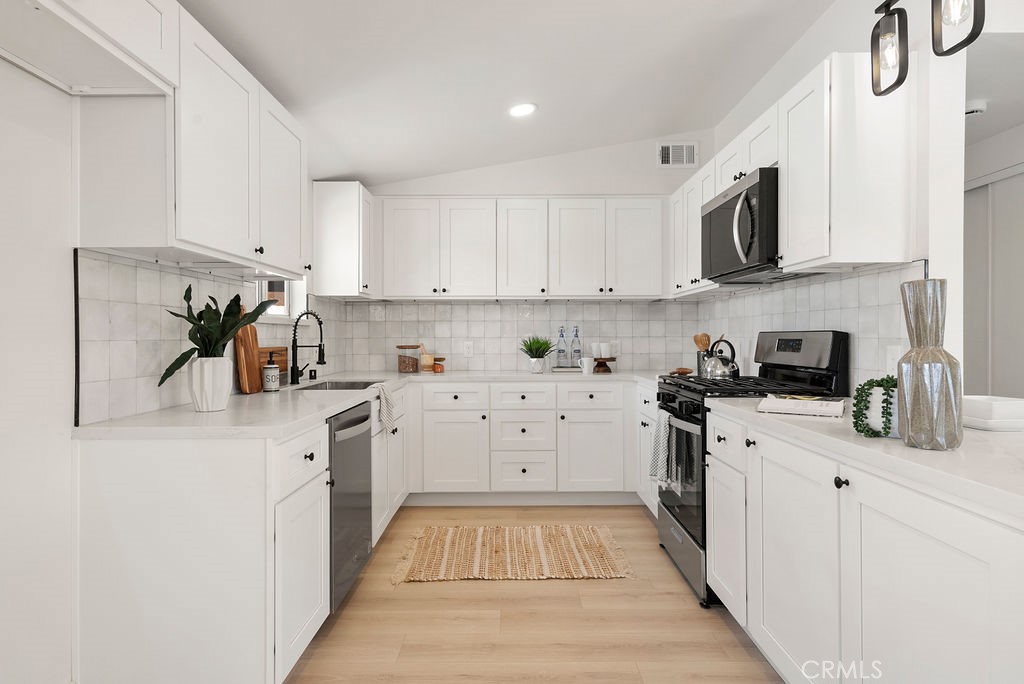 800 N Vista Avenue