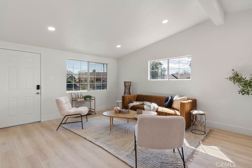 800 N Vista Avenue