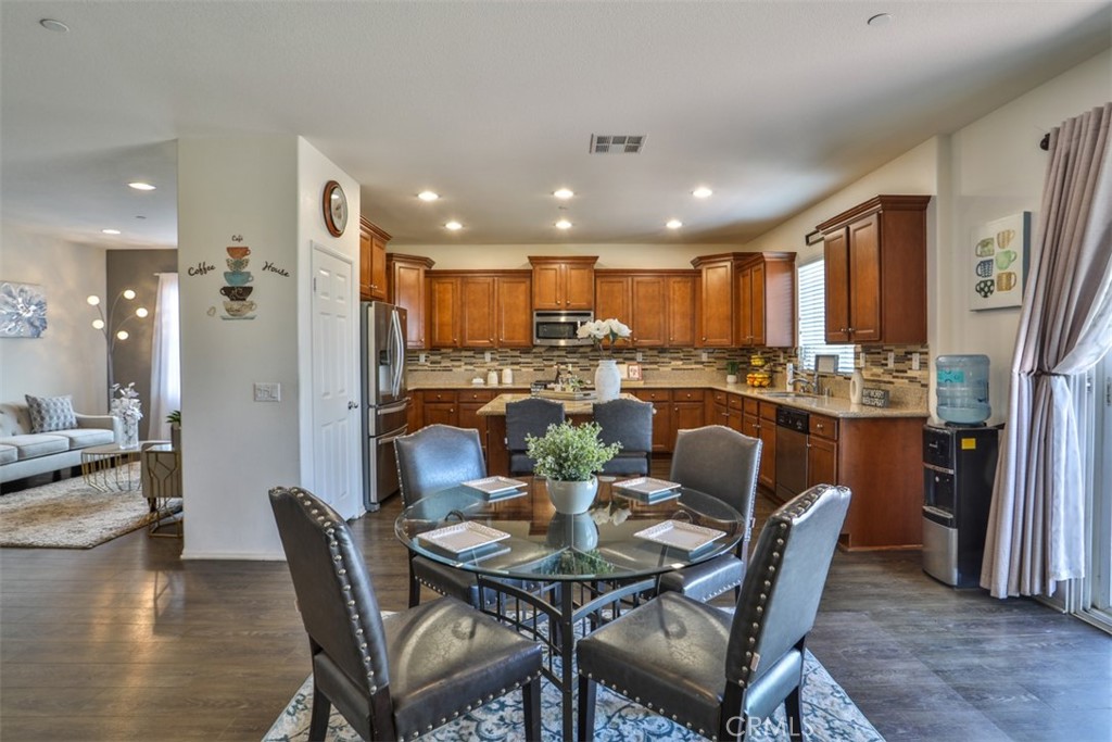 5461 N Pinnacle Lane