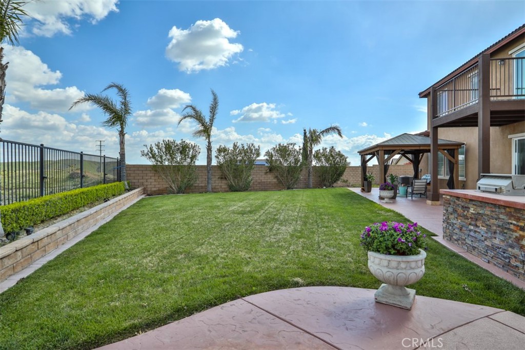 5461 N Pinnacle Lane