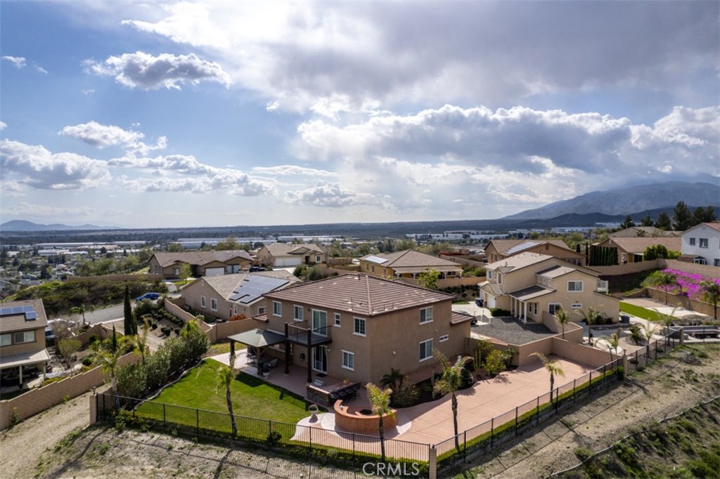 5461 N Pinnacle Lane