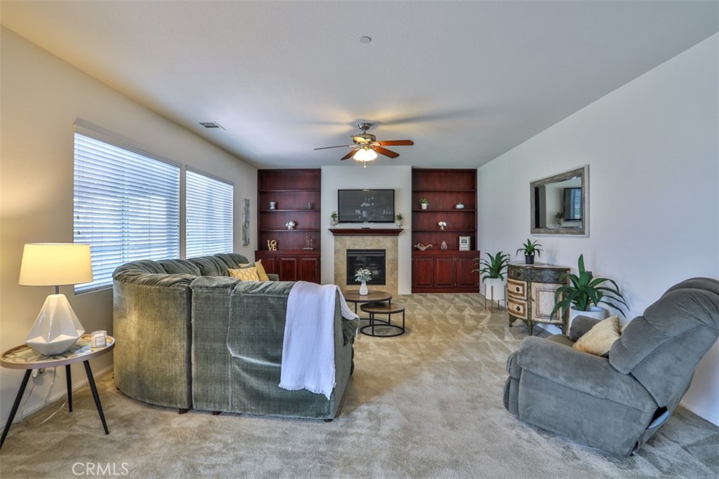 5461 N Pinnacle Lane