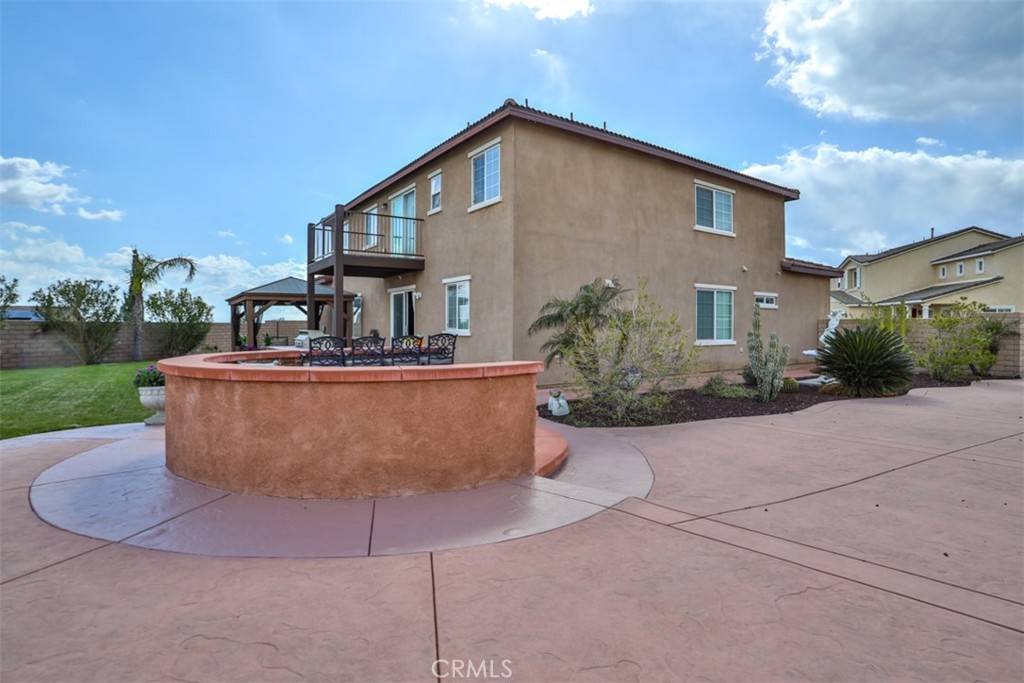 5461 N Pinnacle Lane