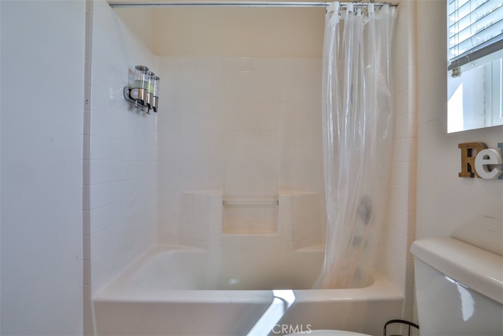 5461 N Pinnacle Lane