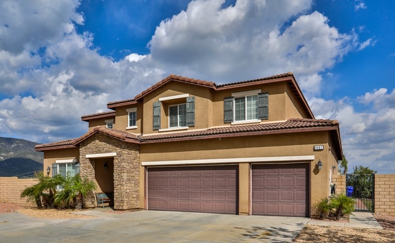 5461 N Pinnacle Lane