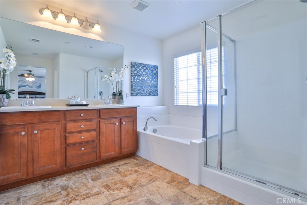 5461 N Pinnacle Lane