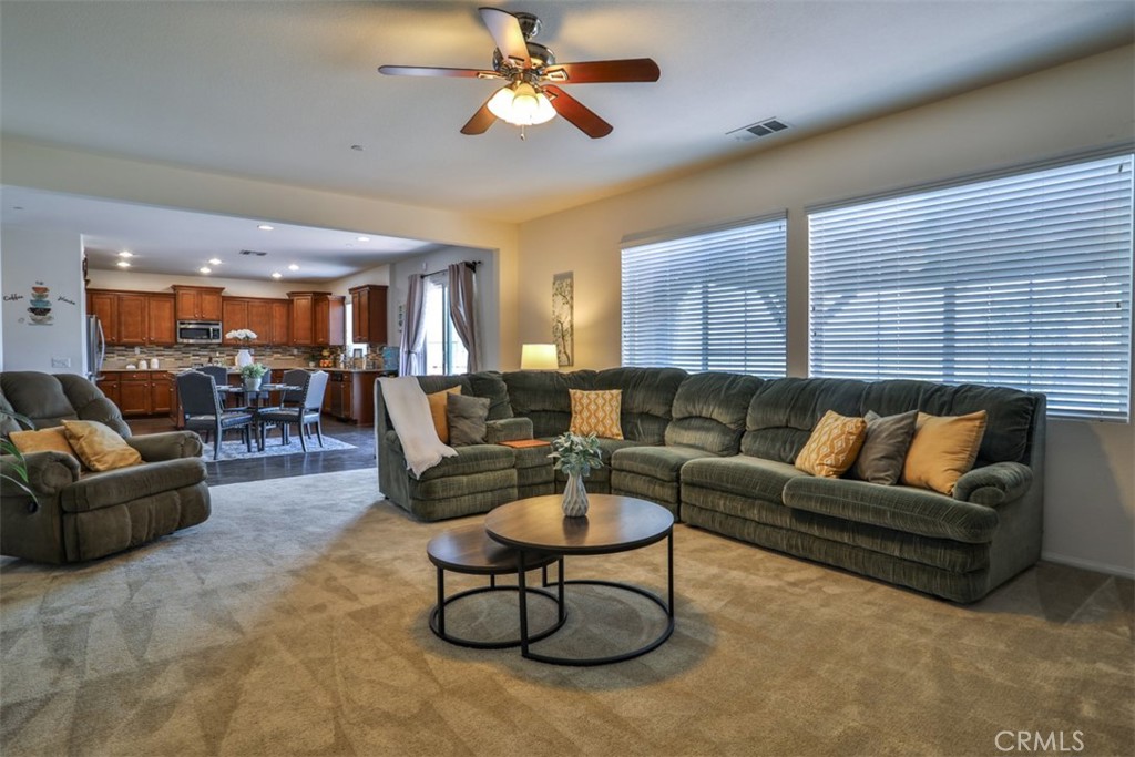 5461 N Pinnacle Lane