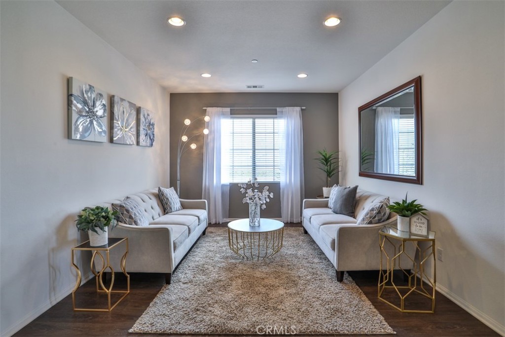 5461 N Pinnacle Lane